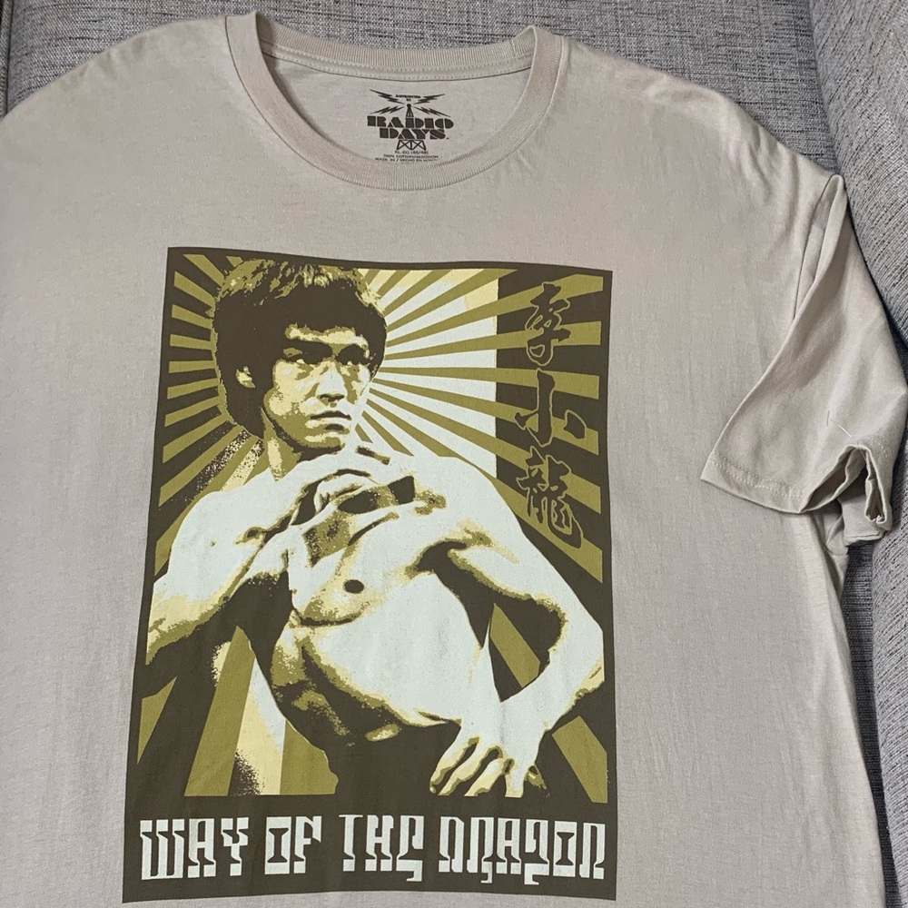 Men’s NWOT Deadstock Bruce Lee Way Of The Dragon Graphic Tee in Beige, Size XL